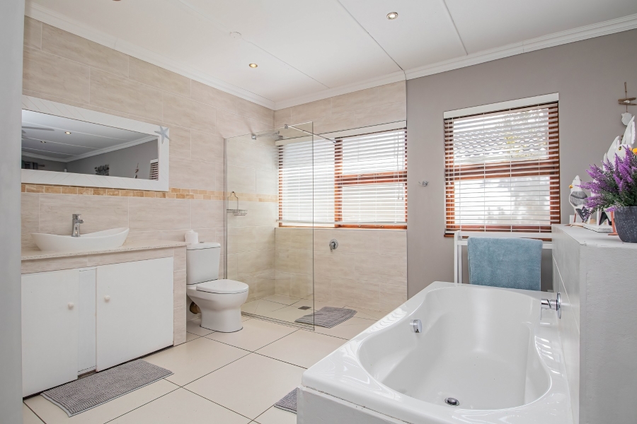 5 Bedroom Property for Sale in Seaside Longships Western Cape